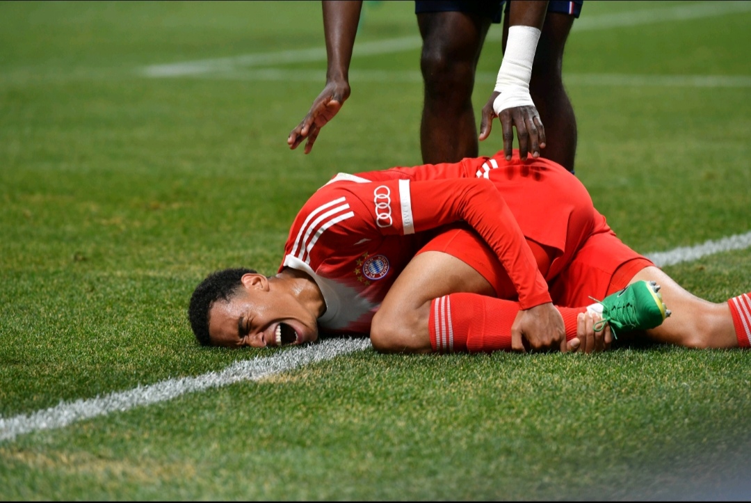 包含转折点拉齐奥豪取连胜，欧超杯转会期攻防权衡，赛场秩序良好，阵容厚度经受考验的词条